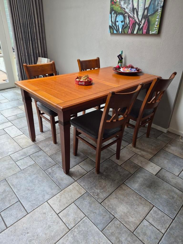 Elegante houten eettafel met 4 stoelen, Huis en Inrichting, Tafels | Eettafels, Ophalen, Gebruikt, 100 tot 150 cm, Klassiek