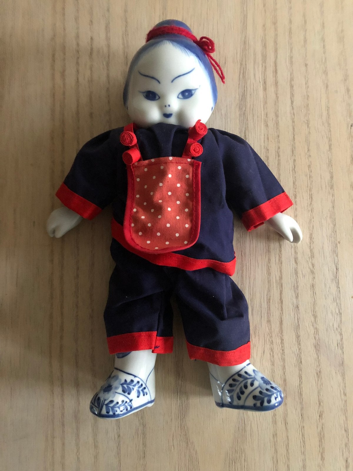 Pop met Japanse uiterlijk met porseleinen armen benen hoofd, Verzamelen, Poppetjes en Figuurtjes, Ophalen of Verzenden, Zo goed als nieuw