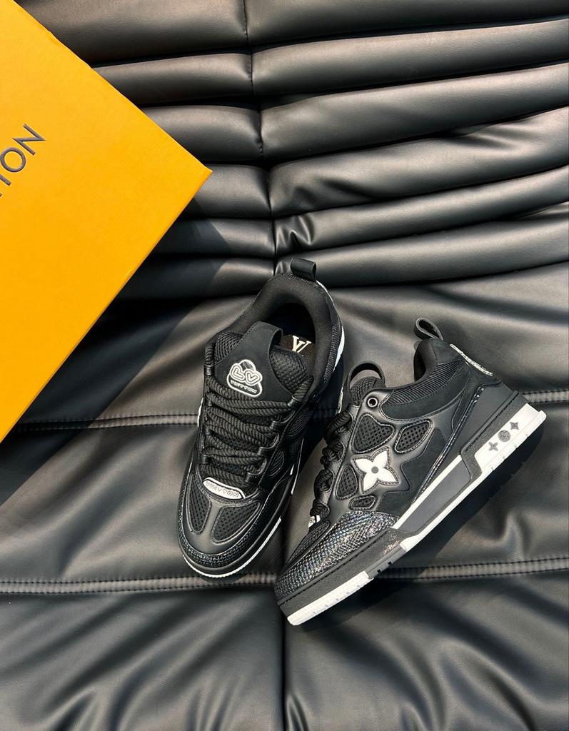 LV Schoenen, Ophalen of Verzenden, Zo goed als nieuw, Zwart, Sneakers of Gympen