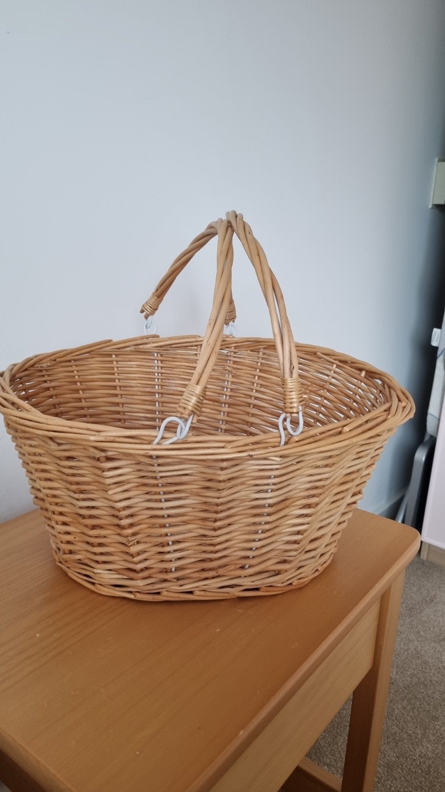 Grote rieten mand met handvatten, Huis en Inrichting, Gebruikt, Mand, Gevlochten, Ophalen of Verzenden