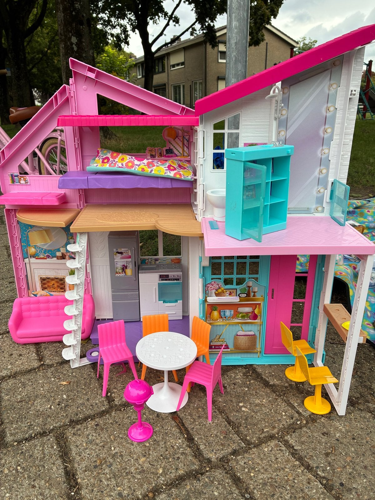 Barbie Malibu Huis met accessoires, Ophalen, Gebruikt, Poppenhuis