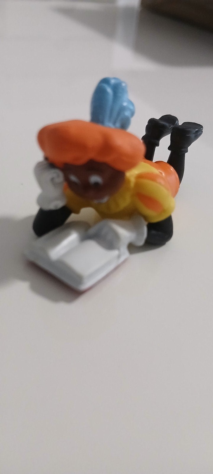 Zwarte Piet beeldje lezend, Ophalen of Verzenden, Gebruikt, Jongen of Meisje