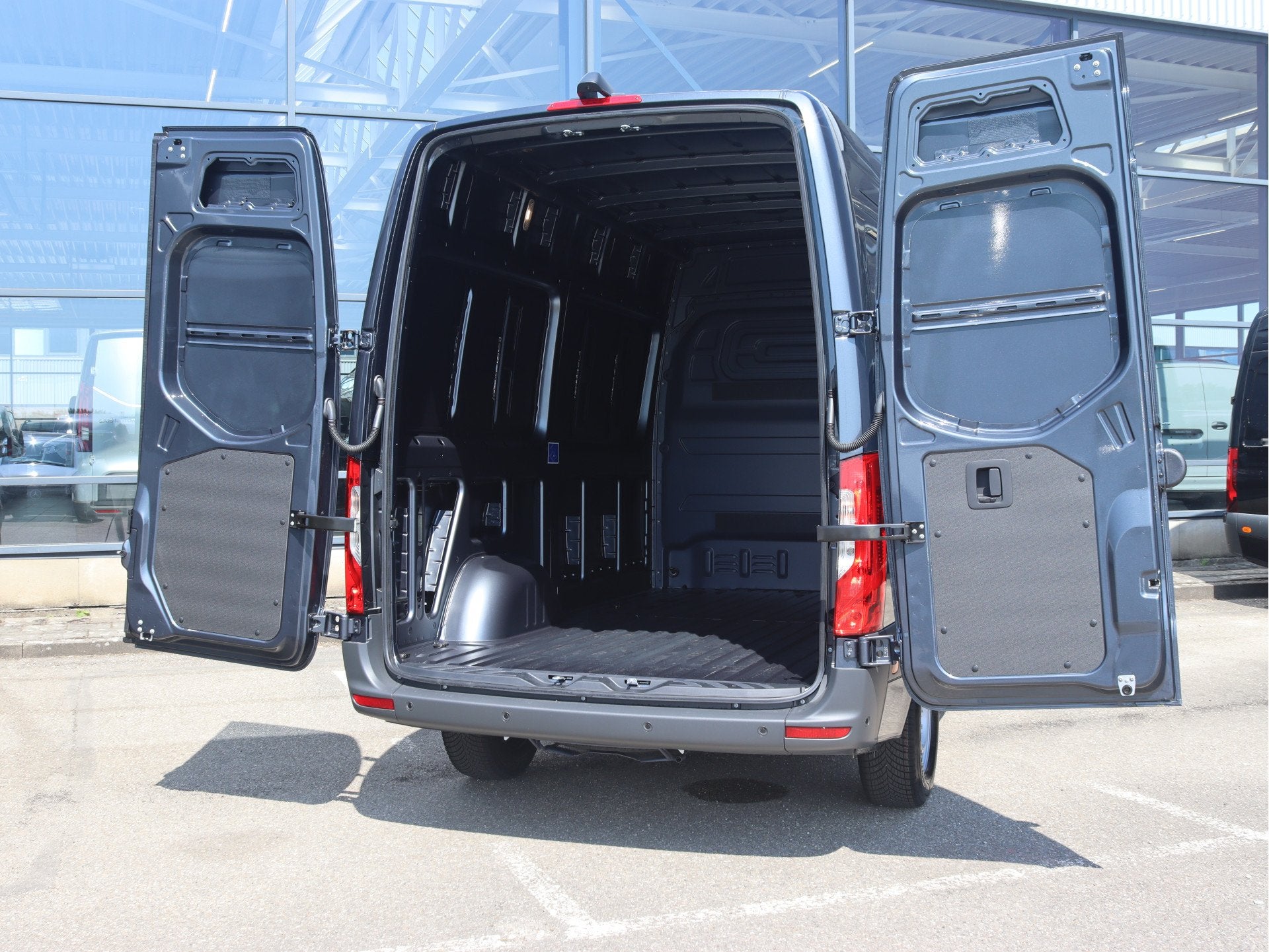 Mercedes-Benz Sprinter Sprinter 317 CDI GB L2 RWD PRO, Auto's, Bestelauto's, Automaat, 2202 kg, Zwart, 4 cilinders