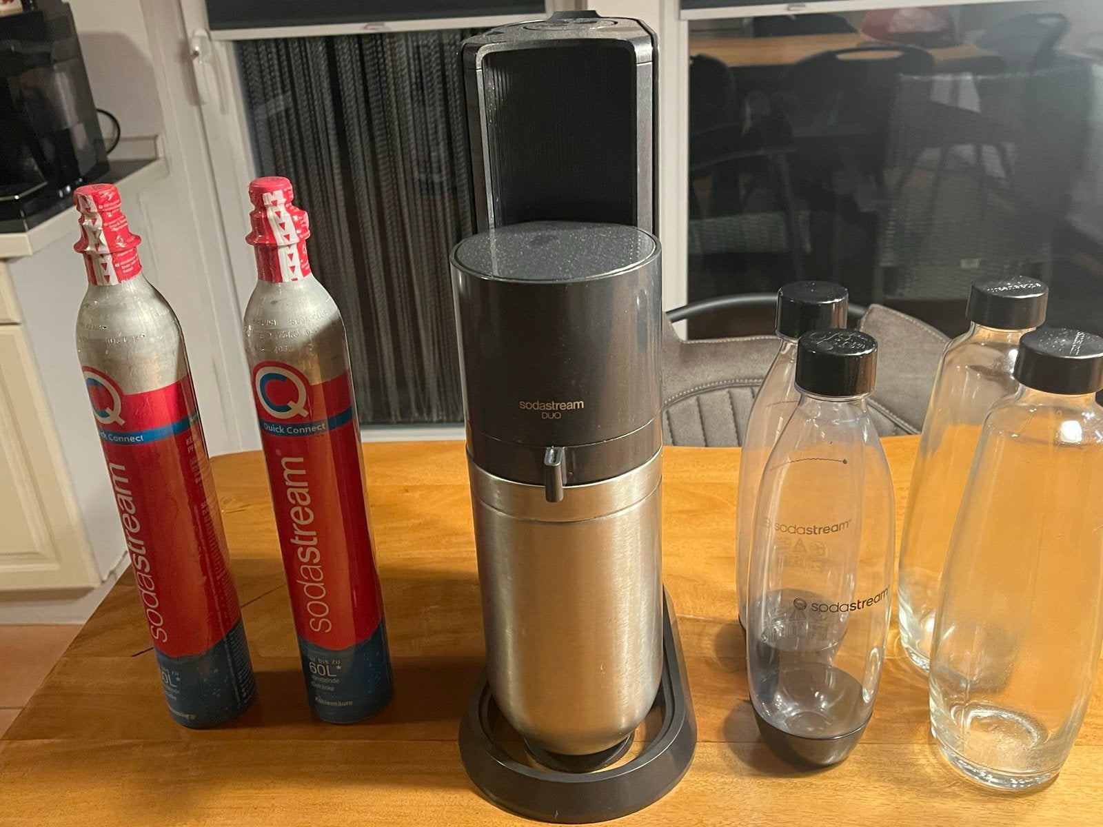 Sodastream DUO met 2 cilinders en 4 flessen, Witgoed en Apparatuur, Bruiswatermachines, Ophalen, Zo goed als nieuw