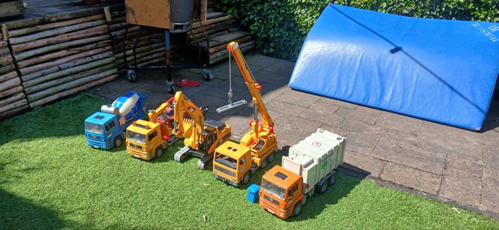Diverse Bruder auto's te koop, Kinderen en Baby's, Speelgoed | Speelgoedvoertuigen, Gebruikt, Ophalen