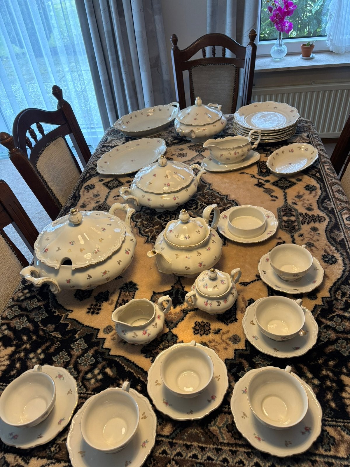 Mooi vintage servies van Spenzo met roosje en gouden randje., Ophalen