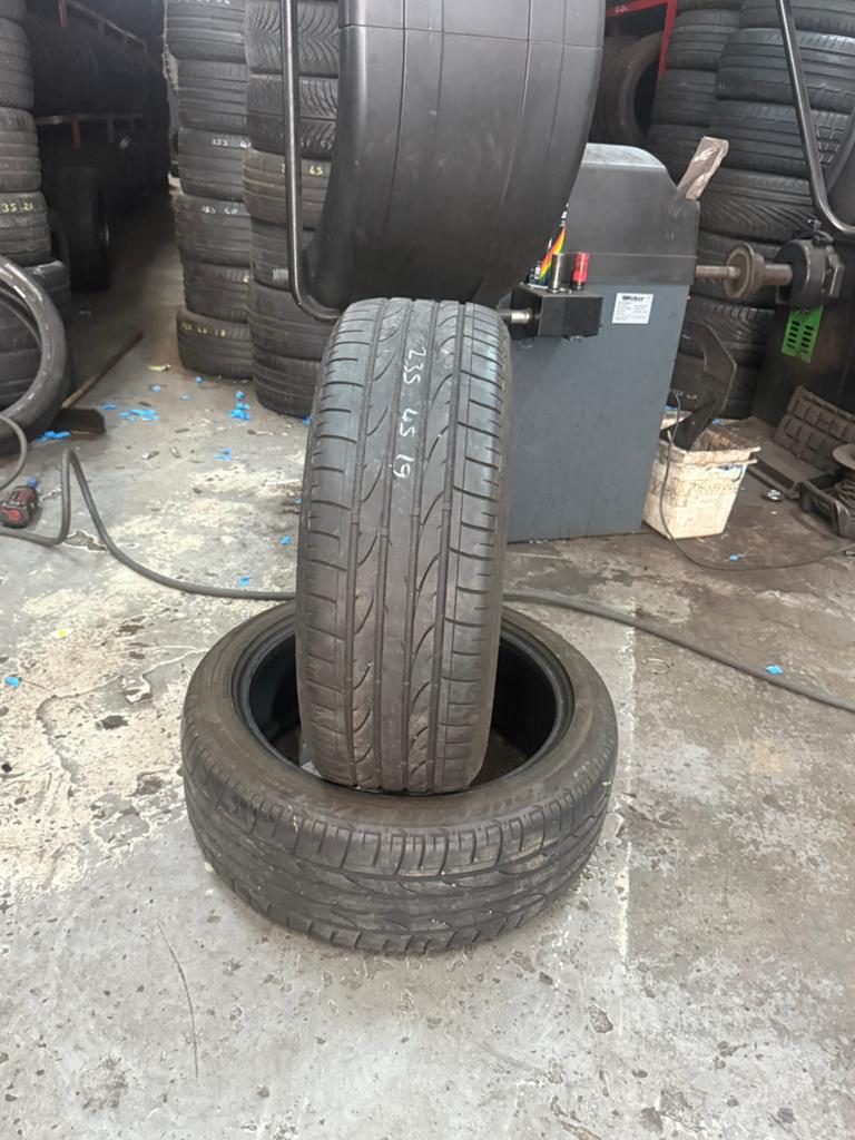 235/45R19 2354519 BRIDGESTONE 5mm (inclusief monteren), Gebruikt, 235 mm, Band(en), Personenwagen