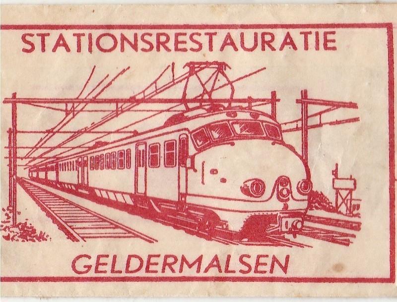 station Geldermalsen - rails trein hondenkop bovenleiding, Ophalen of Verzenden