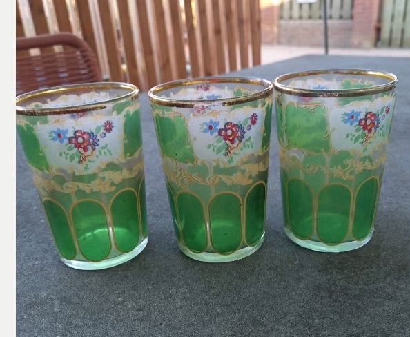 Boheemse Theeglazen – Groen, Goud & Emaille (ca. 1920), Verzenden