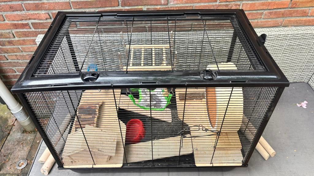 Zwarte hamsterkooi 47cm (B) x 77cm (L) x 57 cm (H), Dieren en Toebehoren, Knaagdieren en Konijnen | Hokken en Kooien, Minder dan 60 cm