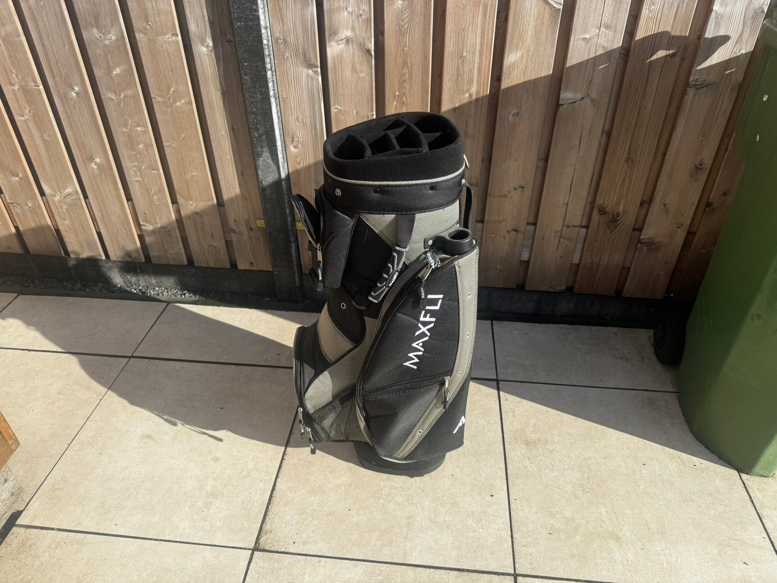 Mooie golftas voor op een trolley, Ophalen, Zo goed als nieuw, Tas