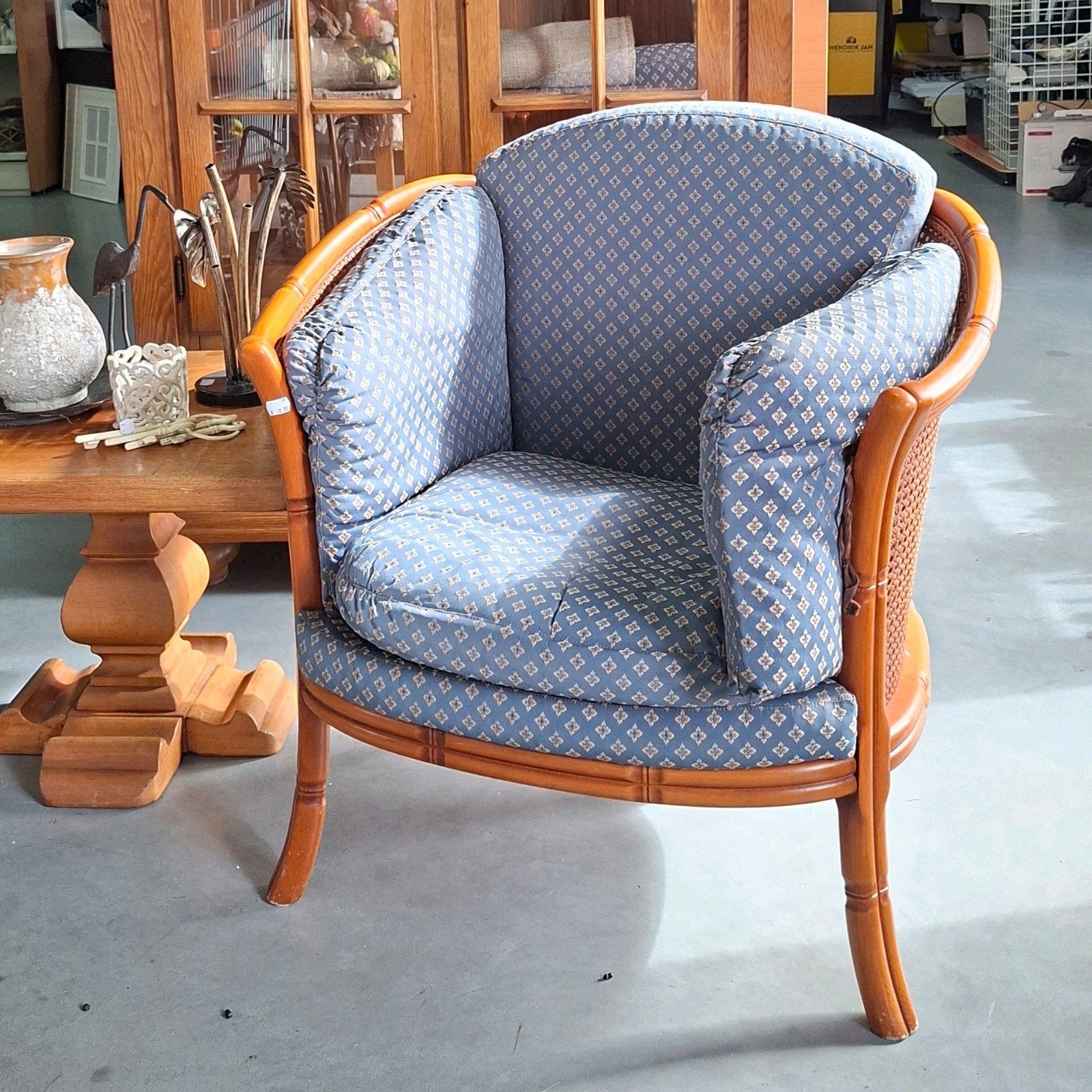 Rotan fauteuil met webbing | blauwe kussens, Ophalen, Gebruikt, Minder dan 75 cm, Landelijk