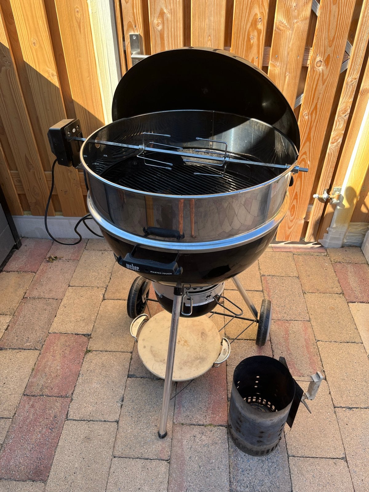 Weber Master-Touch 57 cm BBQ met rotisserie en pizza plaat, Ophalen, Gebruikt, Met accessoires