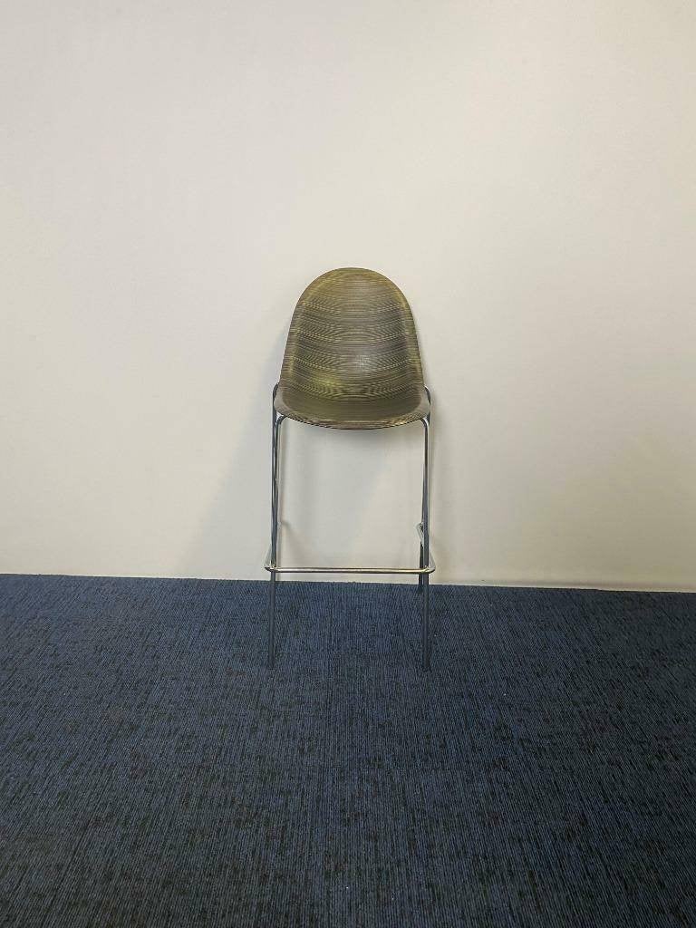 2 x Barkruk Plank, chroom frame, 77 cm. zithoogte, Ophalen, Gebruikt, Met voetsteun, 60 tot 90 cm