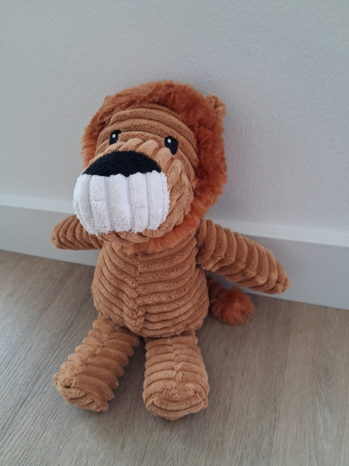 Knuffel hond leeuw rib corduroy 30 cm L1905, Ophalen of Verzenden, Zo goed als nieuw, Overige typen