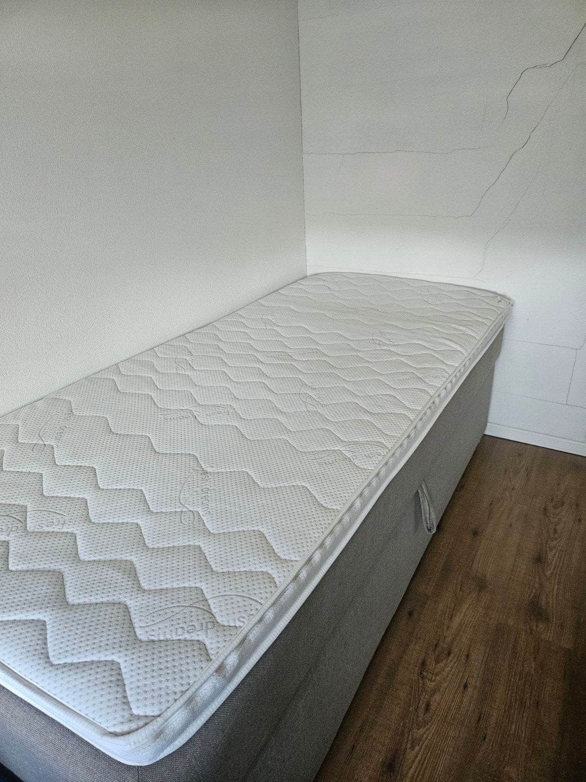 Eenpersoons boxspring met matras en topper, zsm ophalen, Ophalen, Gebruikt, 90 cm, Eenpersoons