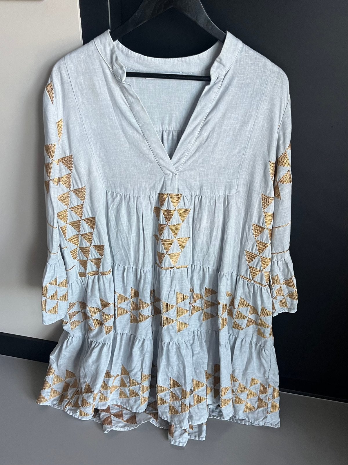 Nieuwstaat! Greek Archaic jurk grijsblauw goud M, Kleding | Dames, Maat 38/40 (M), Blauw, Ophalen of Verzenden, Zo goed als nieuw