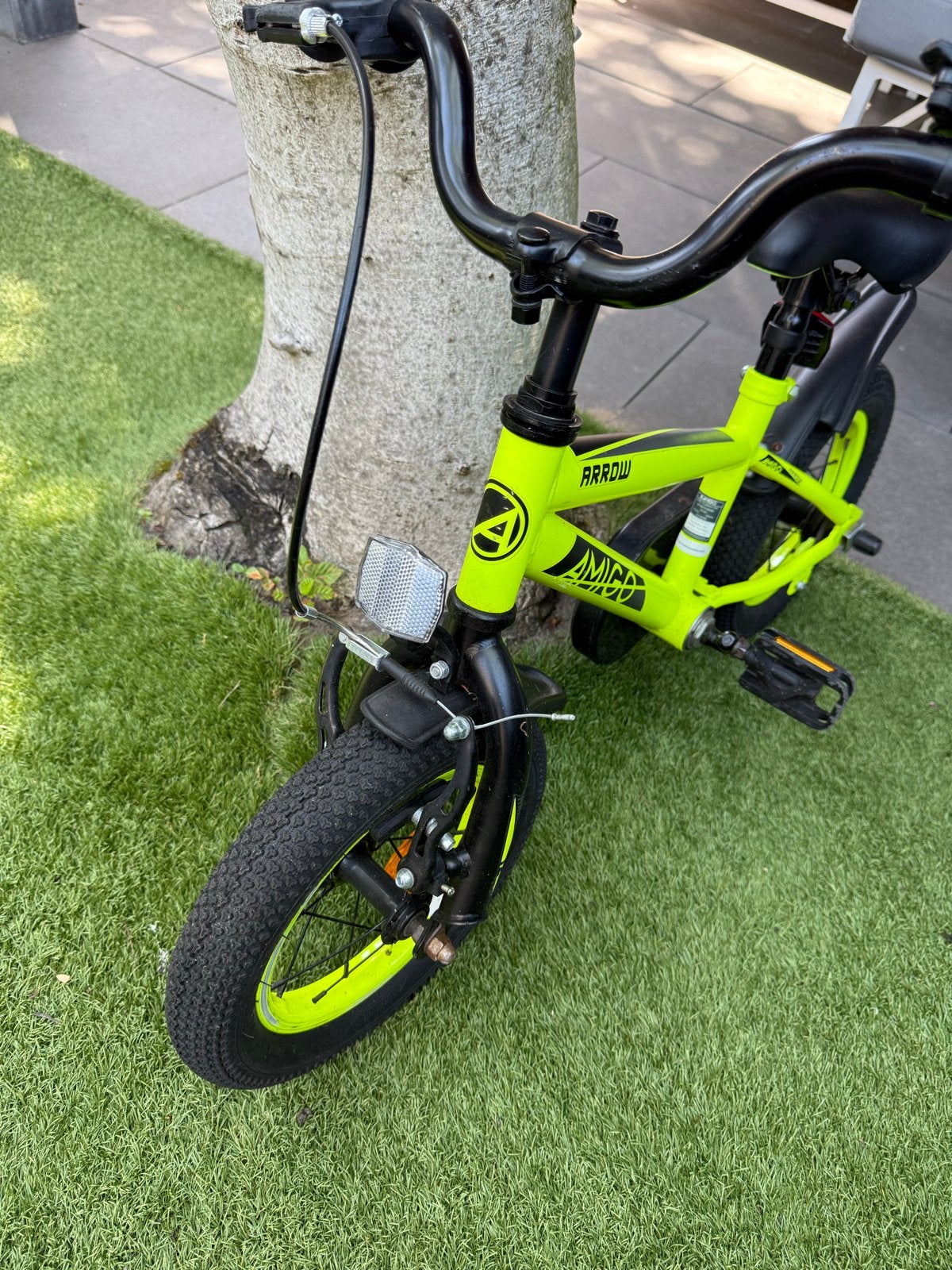 Amigo Arrow Kinderfiets 12 inch - Neon Geel, Fietsen en Brommers, Fietsen | Kinderfietsjes, Ophalen, Gebruikt, Terugtraprem, Minder dan 16 inch