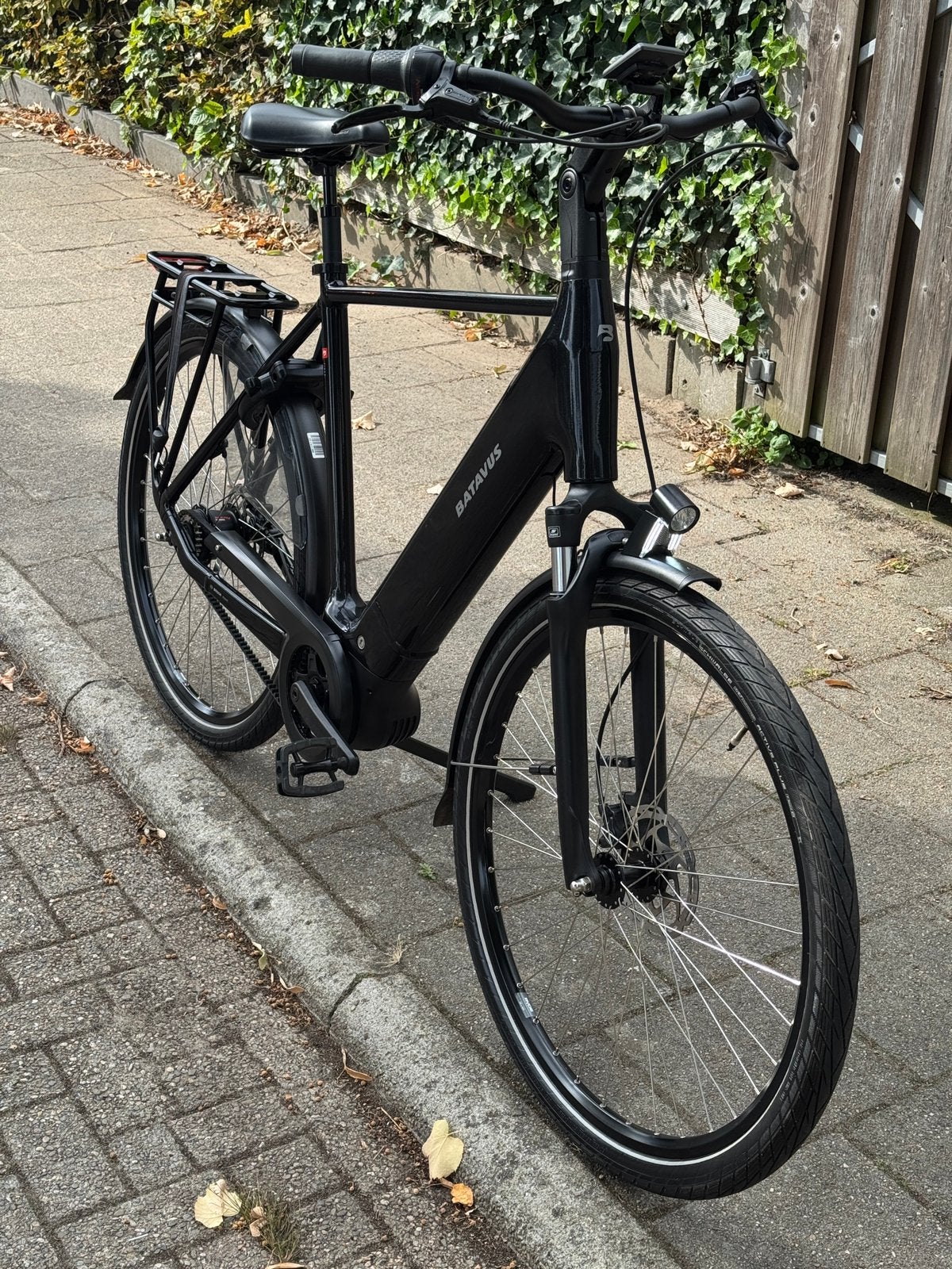 Foto 3 van Zeer nette Batavus Finex Exclusive 61 Bosch smart Belt-drive