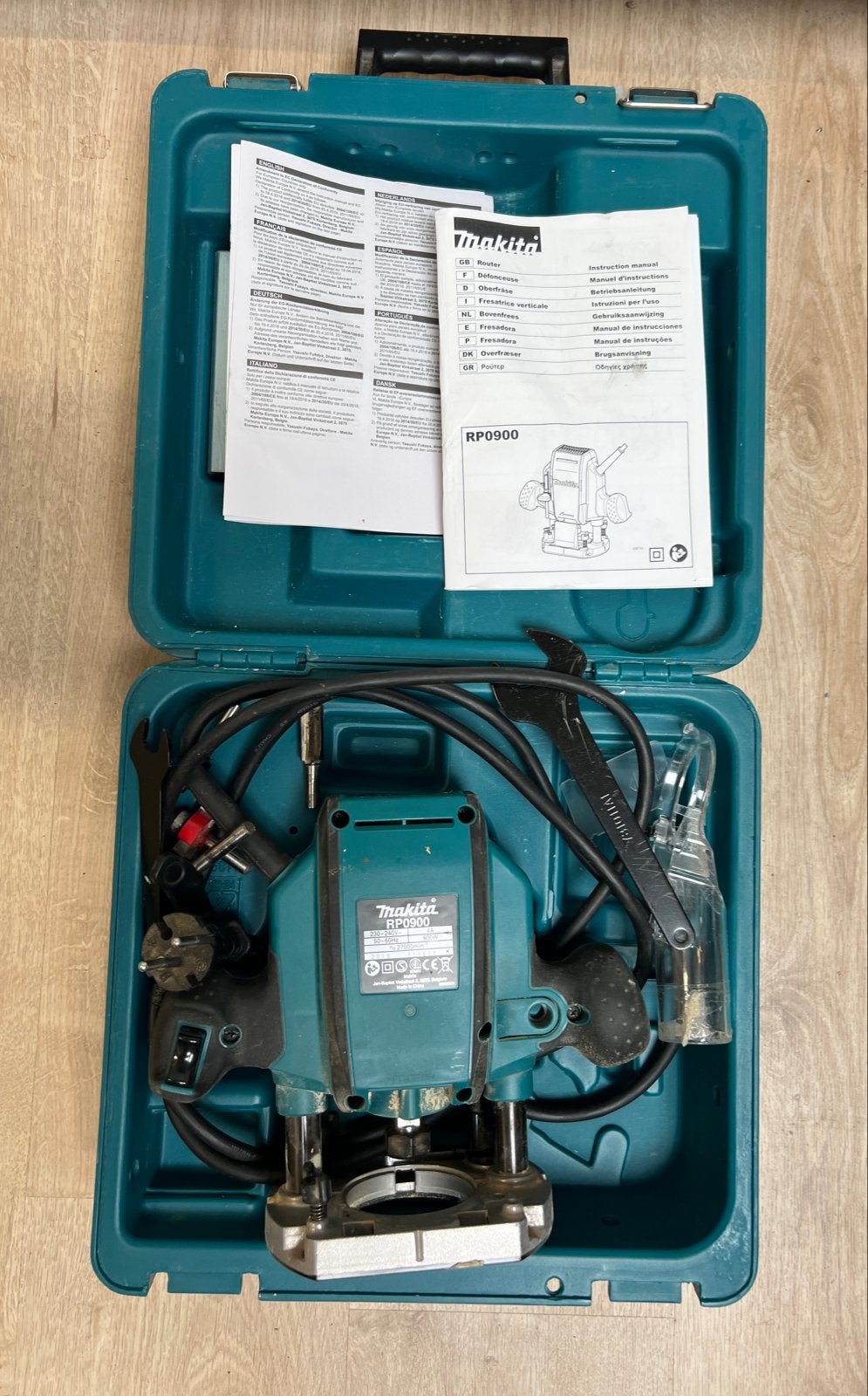 Makita RP0900 Bovenfrees in koffer, Ophalen, Gebruikt, Elektrisch, Bovenfrees
