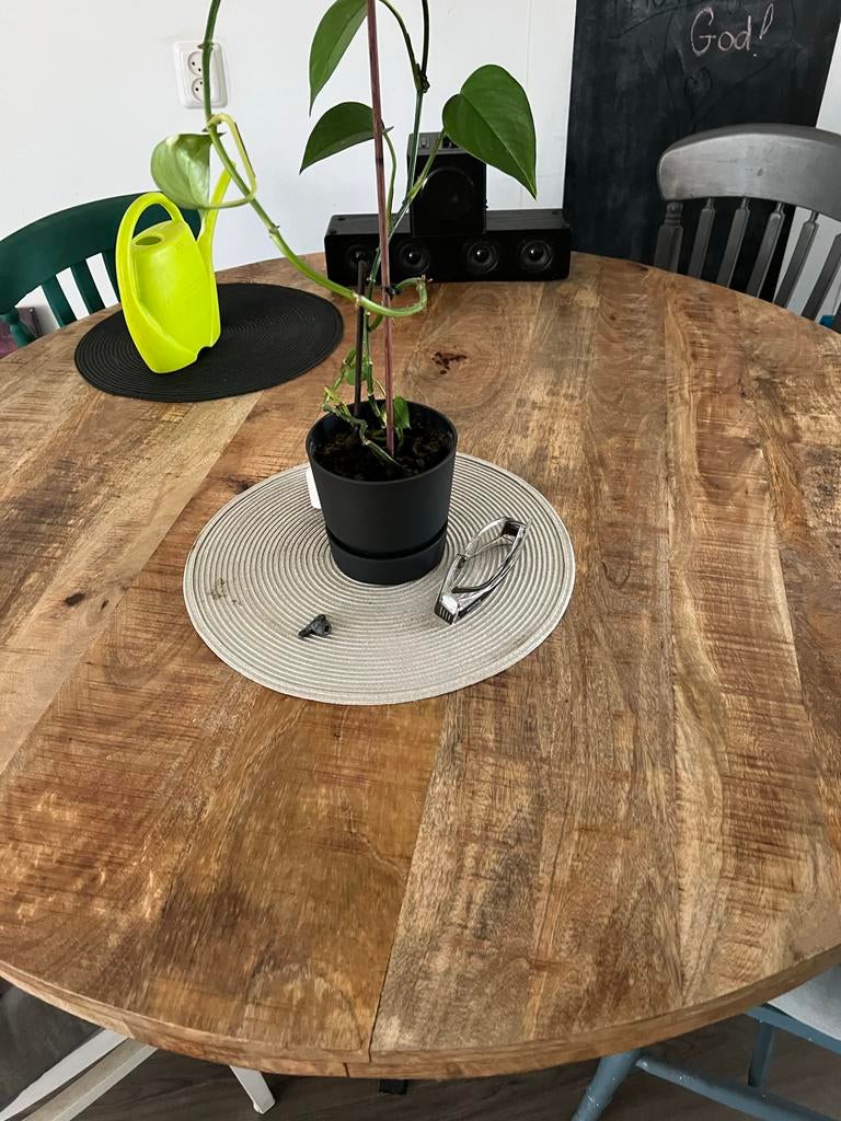 Ronde houten eettafel met zwarte kruispoot - 130 cm, Huis en Inrichting, Ophalen, Gebruikt, 100 tot 150 cm, Rond