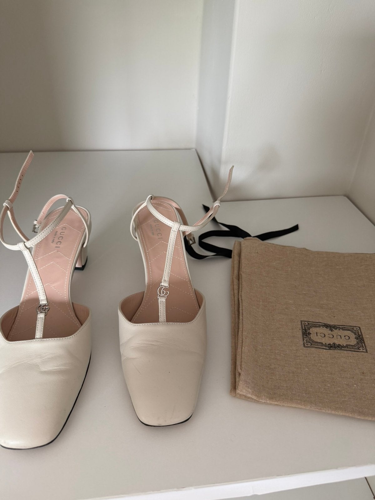 Gucci, Ophalen of Verzenden, Zo goed als nieuw, Beige, Sandalen of Muiltjes