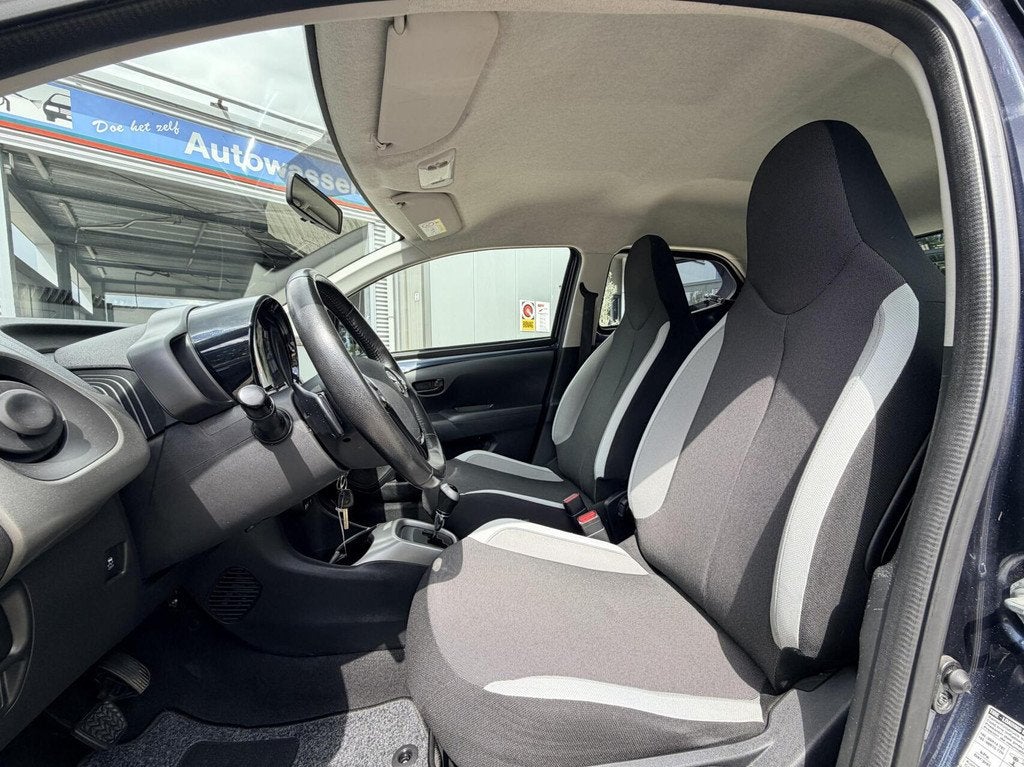 Toyota Aygo 1.0 VVT-i x-play | Automaat | Camera | Bluetooth, Stof, Gebruikt, Origineel Nederlands, 3 cilinders