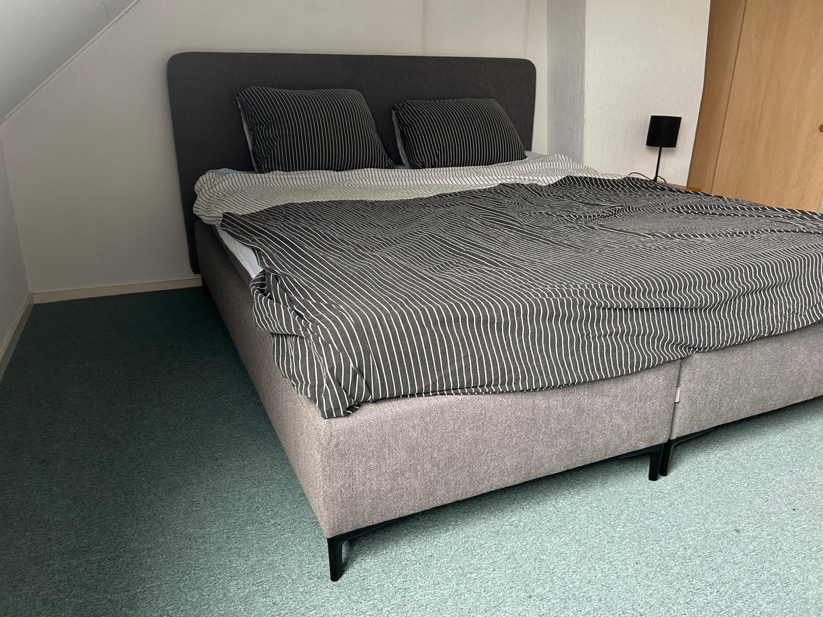 2 persoonsbed boxspring, Ophalen of Verzenden, 180 cm, 200 cm, Grijs
