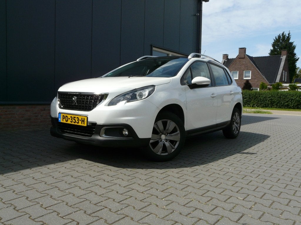 Peugeot 2008 1.2 VTI 2017 Wit, Auto's, Peugeot, Voorwielaandrijving, Stof, 40 €/maand, Zwart