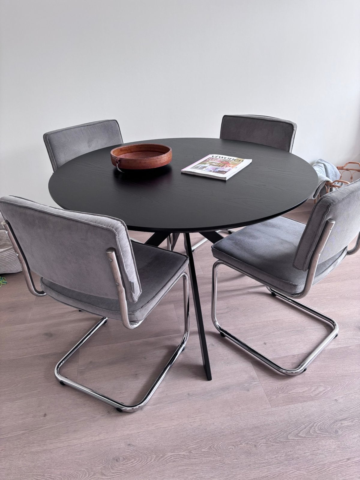 Eettafel WOOOD zwart rond 120 cm, Huis en Inrichting, Tafels | Eettafels, Ophalen, 100 tot 150 cm, Rond, Zo goed als nieuw