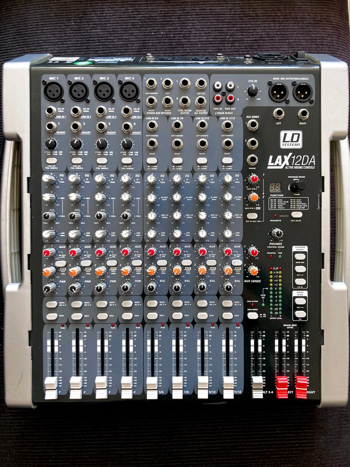 Powermixer 12 chnl, 400W Stereo LD Systems LAX12DA, Ophalen of Verzenden, Zo goed als nieuw, 10 tot 20 kanalen