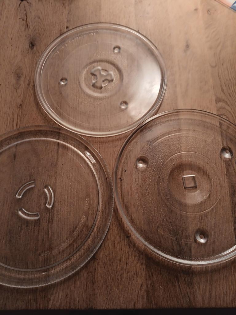 3 glazen draaiplateaus voor magnetron .€3 per stuk., Witgoed en Apparatuur, Onderdelen en Toebehoren, Ophalen of Verzenden, Gebruikt