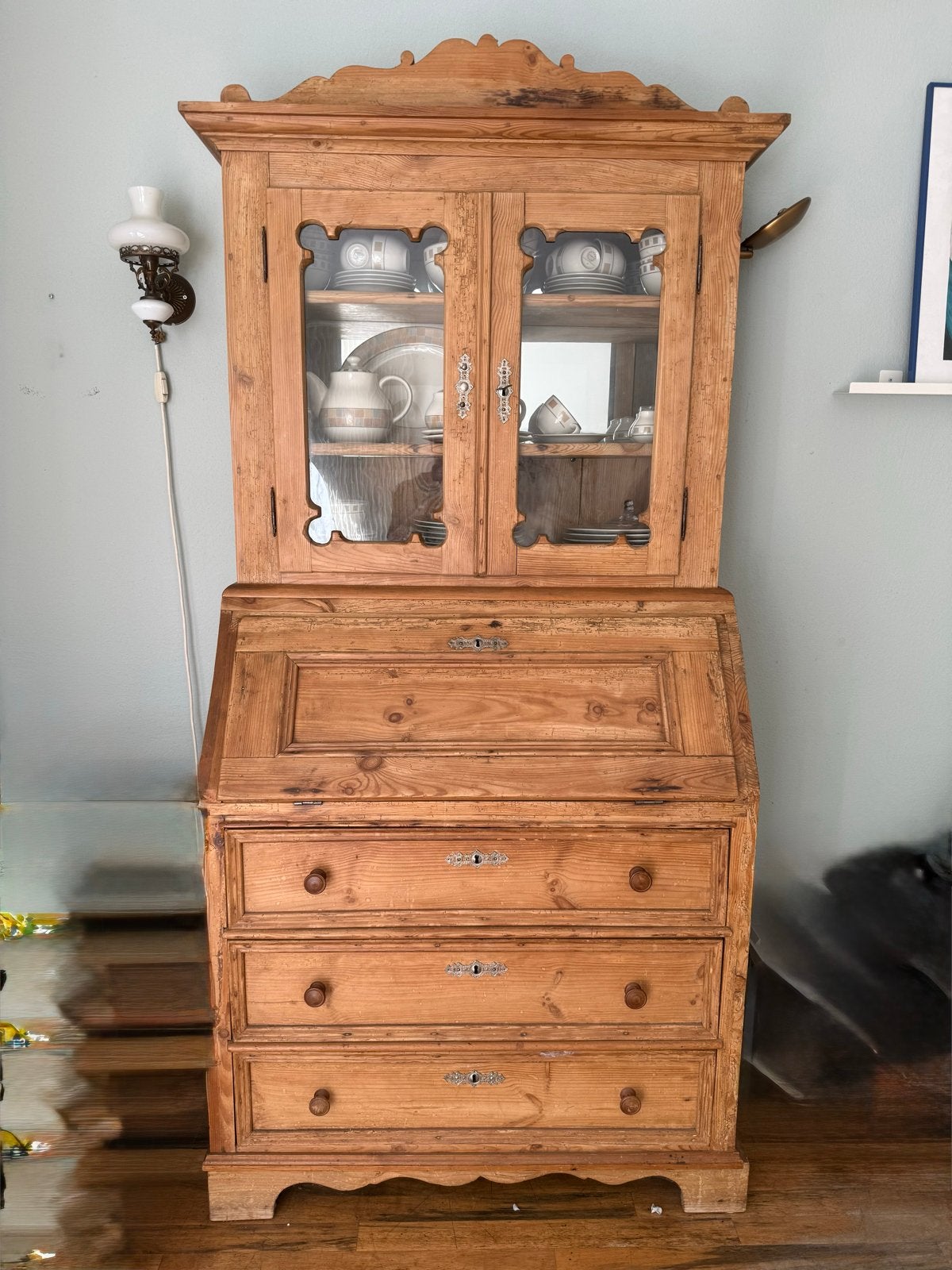 Antiek houten secretaire met vitrinekast, Ophalen