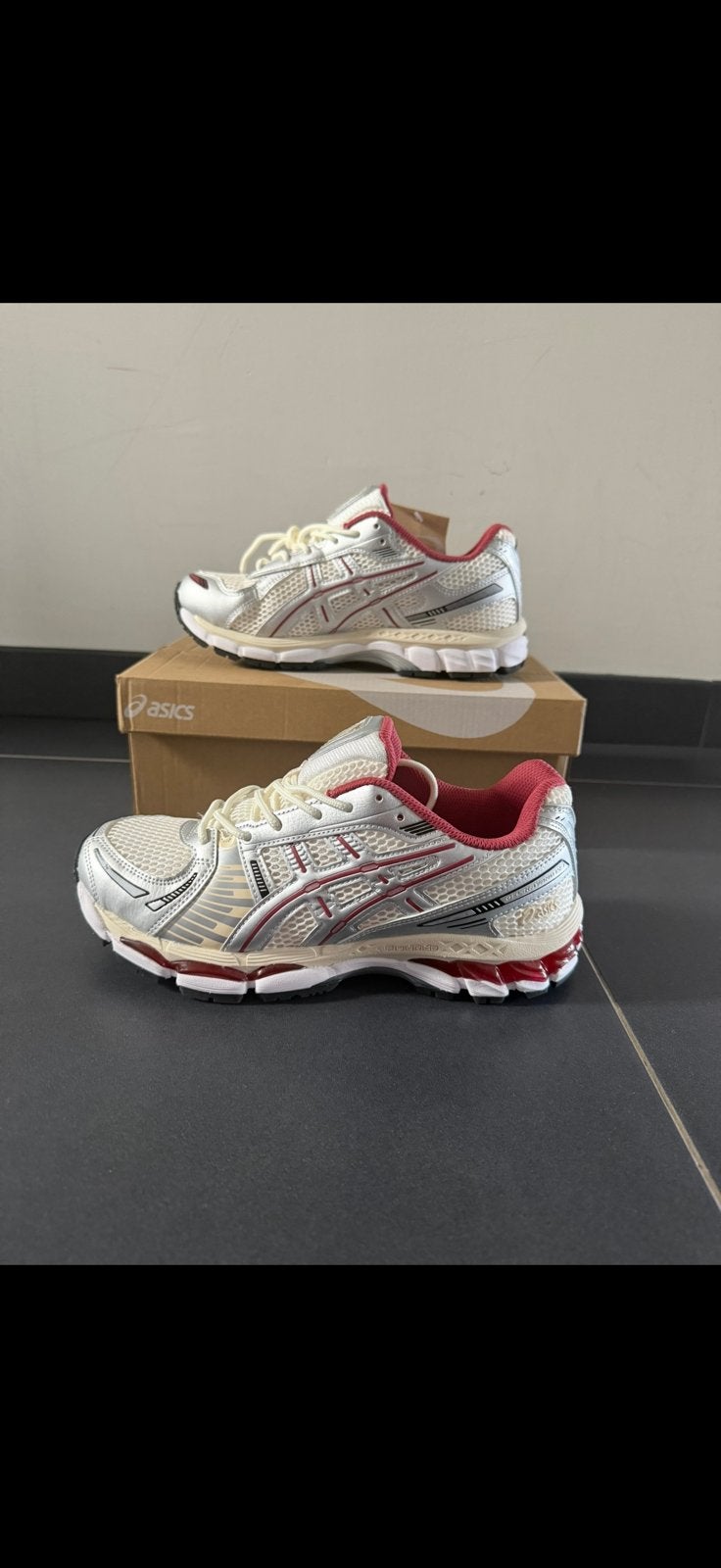 Asics Gel 12.1. Silver/Burgundy. (42.5), Verzenden, Zo goed als nieuw, Overige kleuren