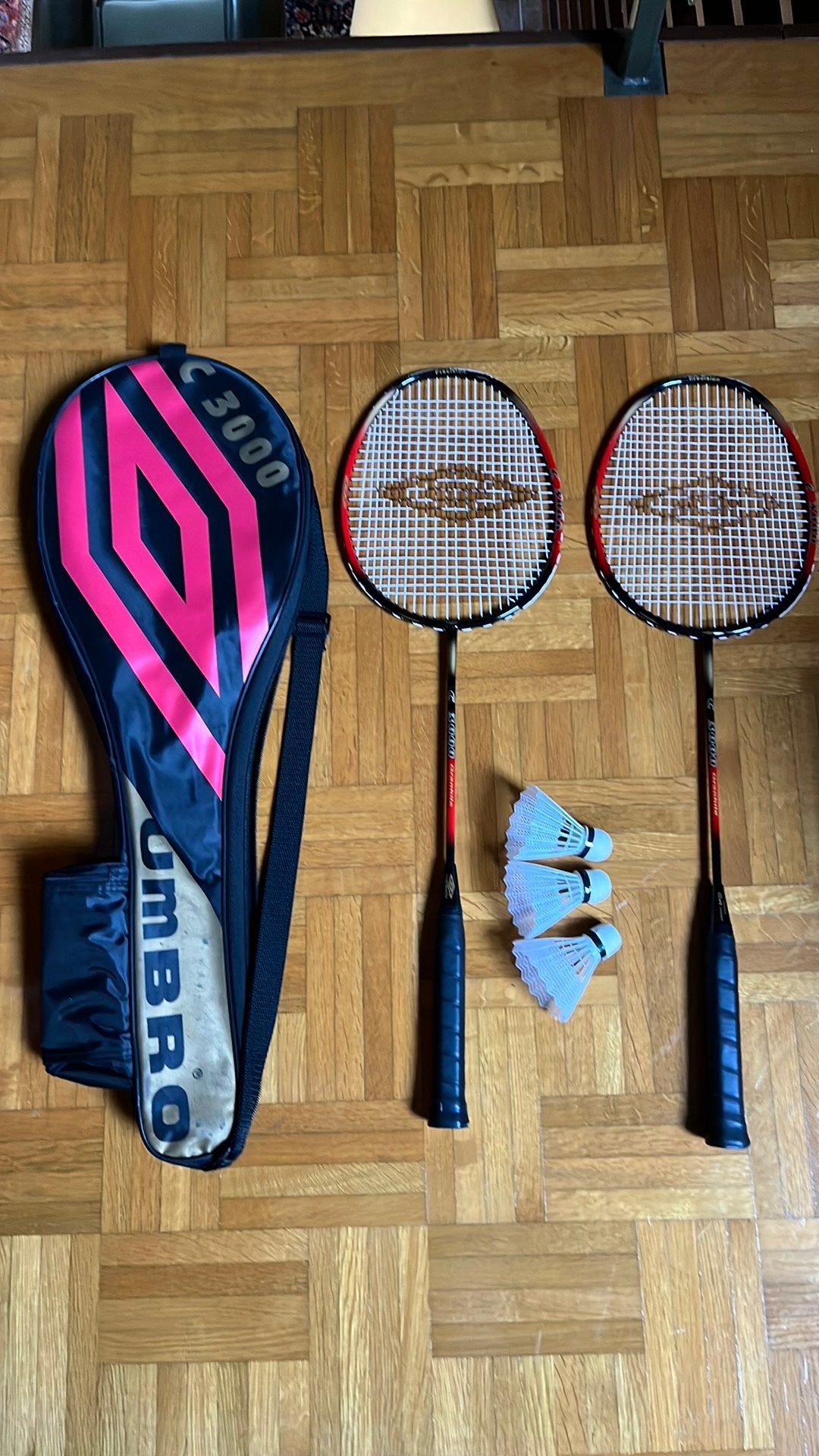 Umbro C3000 Graphite Badminton Rackets (2 stuks) met hoes, Ophalen of Verzenden, Zo goed als nieuw, Racket(s)