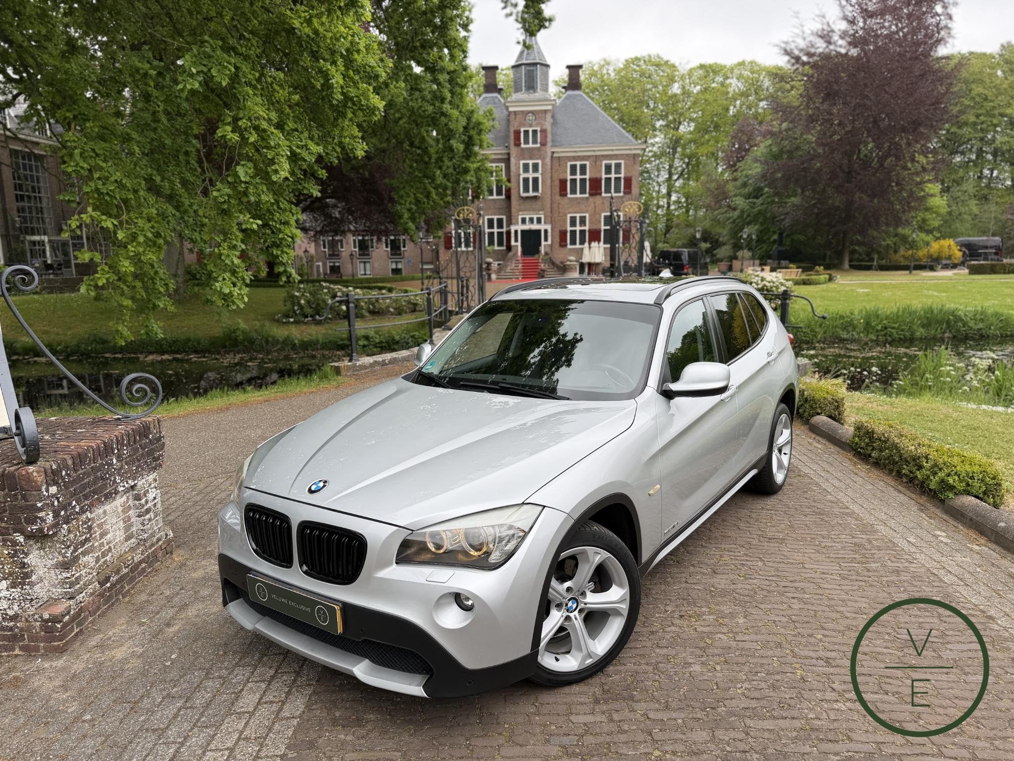 BMW X1 sDrive18i Executive | Pano | Trekhaak | PDC | Leder |, X1, Euro 5, 150 pk, Handgeschakeld