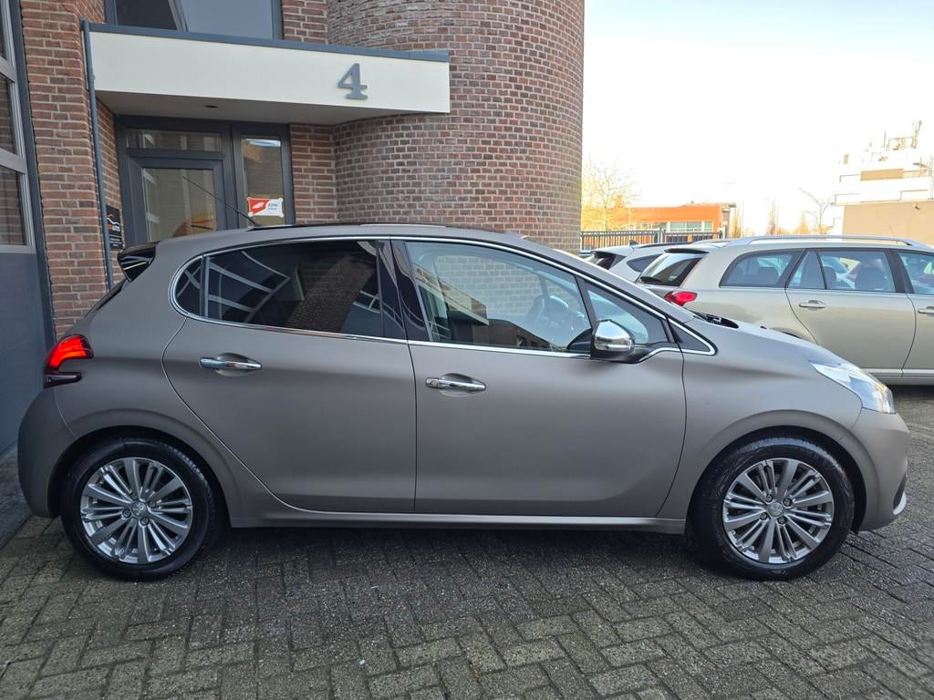 Peugeot 208 1.2 PureTech Allure Pano |Camera |Led |Nap, Voorwielaandrijving, Gebruikt, 1199 cc, 82 pk