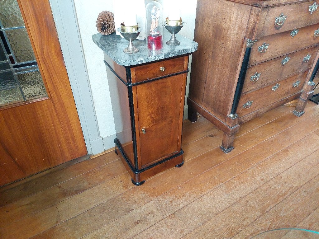 Nachtkastje / Halkastje / Mahoniehout / Marmer blad / 82 h., Ophalen