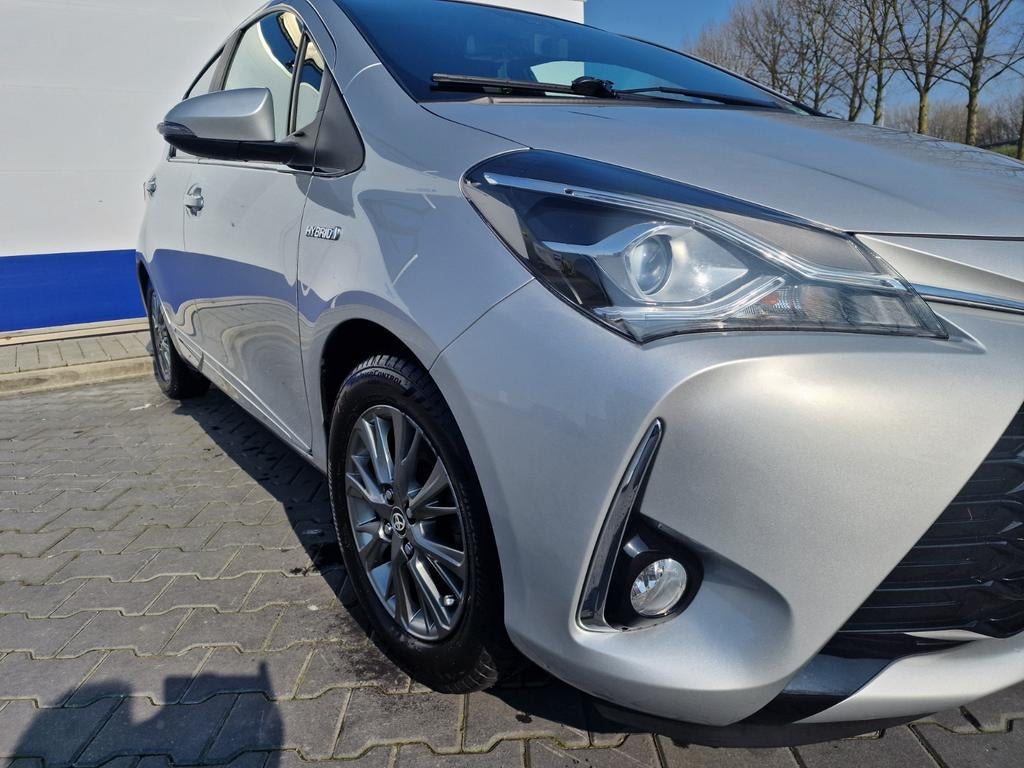 Toyota Yaris 1.5 Full Hybrid  5D Aut 2018 Grijs, 1497 cc, Zwart, 4 cilinders, 49 €/maand