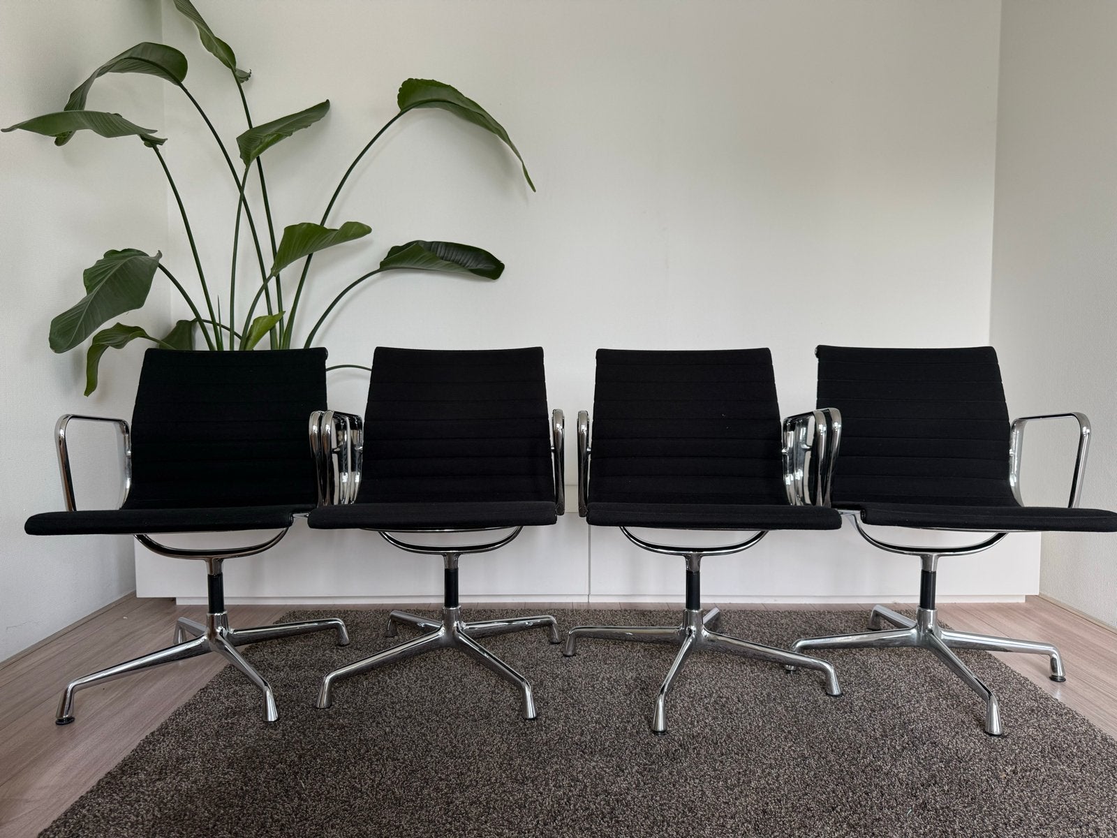 4 x Vitra EA108 bureaustoelen - Zwart, Ophalen, Gebruikt, Zwart, Vier