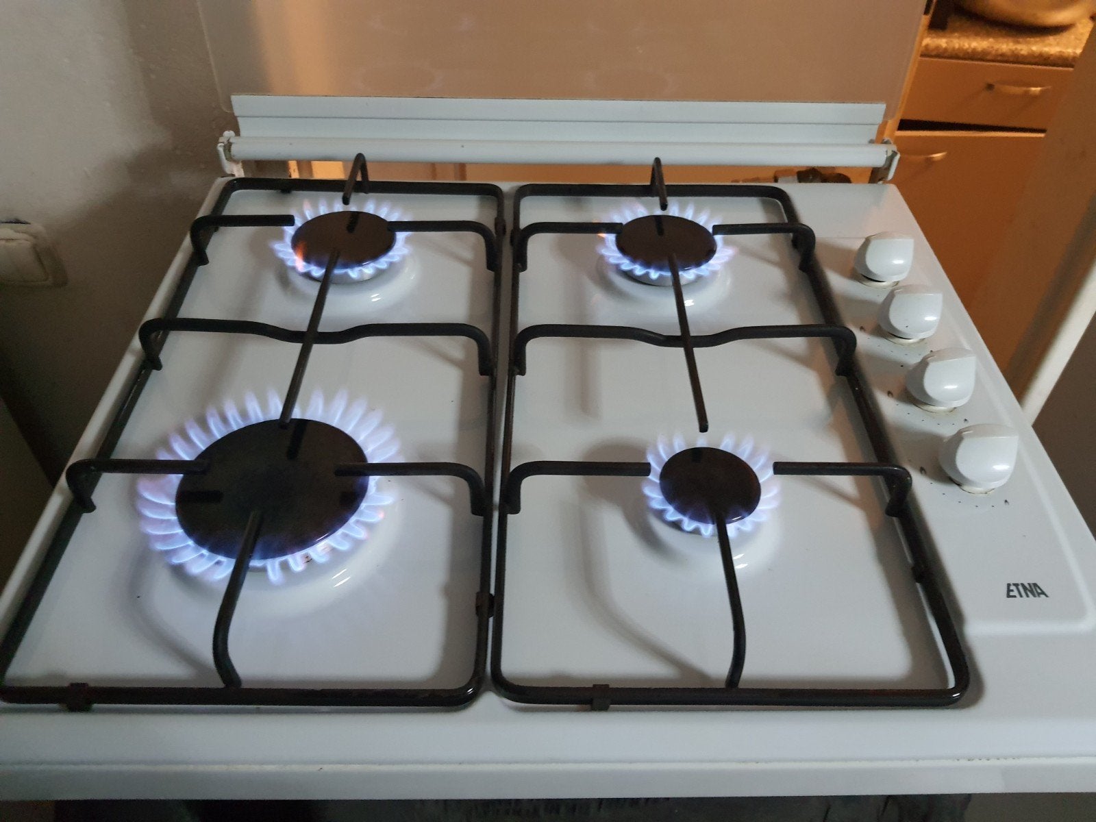 Etna vrijstaande gaskookplaat werkt perfect, Ophalen, 4 kookzones, Zo goed als nieuw, Energieklasse A of zuiniger