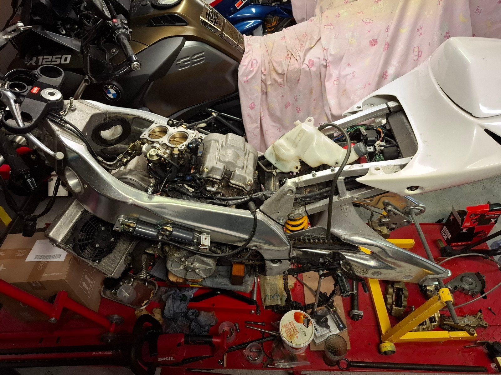 Aprilia RSV Mille R onderdelen - Ohlins, Brembo, motor, 2 cilinders, Motorrijbewijs A, Gebruikt, Super Sport