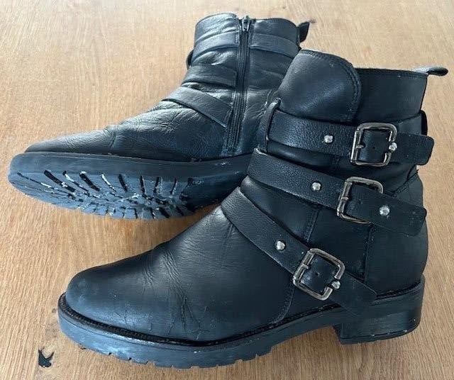 Omoda, leuke stoere enkel laarzen maat 40., Zwart, Omoda, Lage of Enkellaarzen, Ophalen of Verzenden