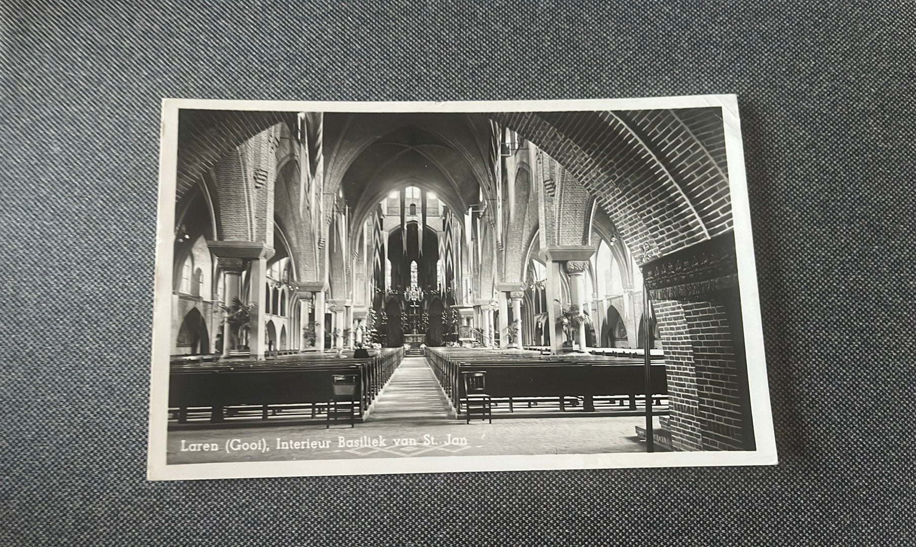 Laren (Groot) Interieur Basiliek van st Jan 1949, Ophalen of Verzenden, 1940 tot 1960, Gelopen, Noord-Holland