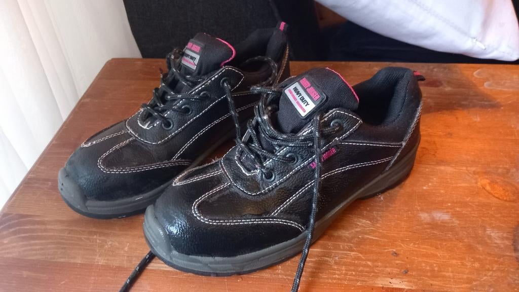 Zwarte Heavy Duty werkschoenen met roze accenten, Kleding | Dames, Schoenen, Zwart, Ophalen of Verzenden, Werkschoenen, Gedragen