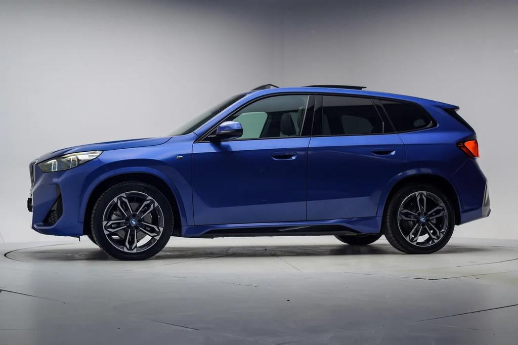 BMW iX1 xDrive30 M Sport [ Panorama Stuur-&Stoelverwarming N, Auto's, BMW, Automaat, 0 cilinders, Gebruikt, Blauw