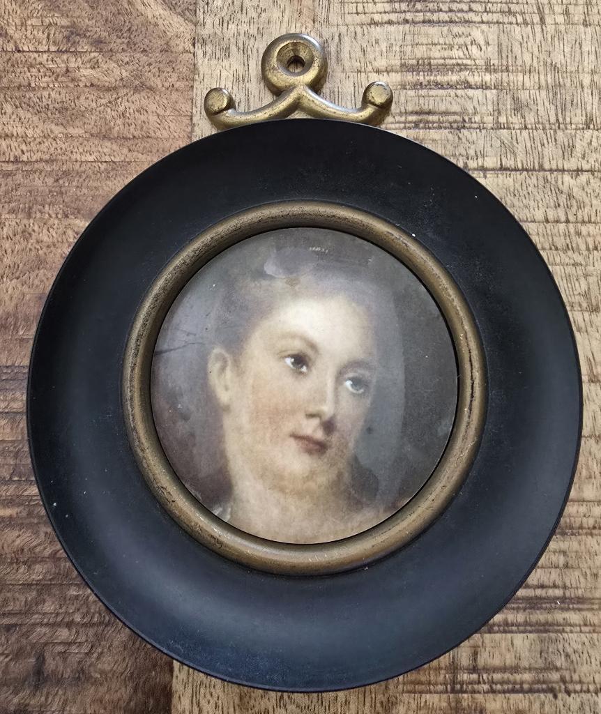 Vintage Alex Fiorenza Portretminiatuur • Bakeliet Ø12, Antiek en Kunst, Curiosa en Brocante, Ophalen of Verzenden