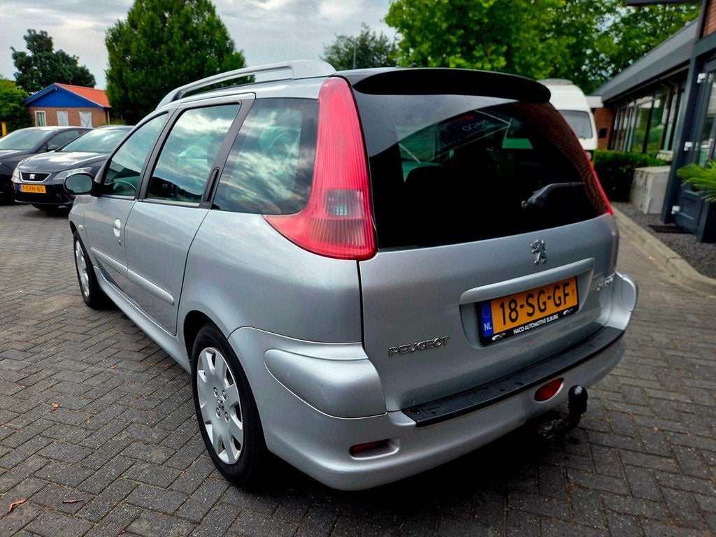 Peugeot 206 SW 1.4-16V Air-line 3, Auto's, Peugeot, Voorwielaandrijving, Zwart, 4 cilinders, Origineel Nederlands