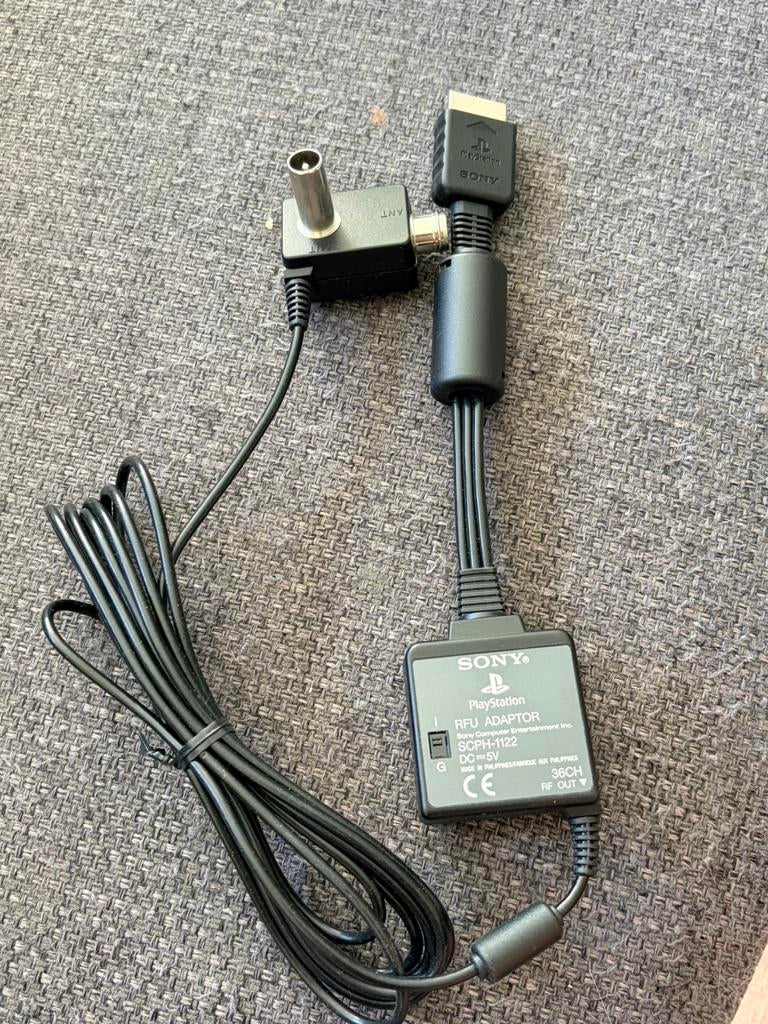 Sony PS 1 & 2 RFU Adapter, Ophalen of Verzenden, Zo goed als nieuw