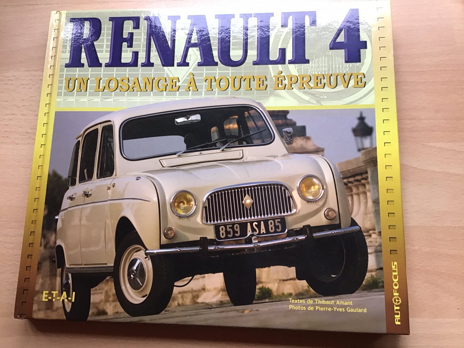 Renault 4, un losange a toute eprevue, Ophalen, Zo goed als nieuw, Renault